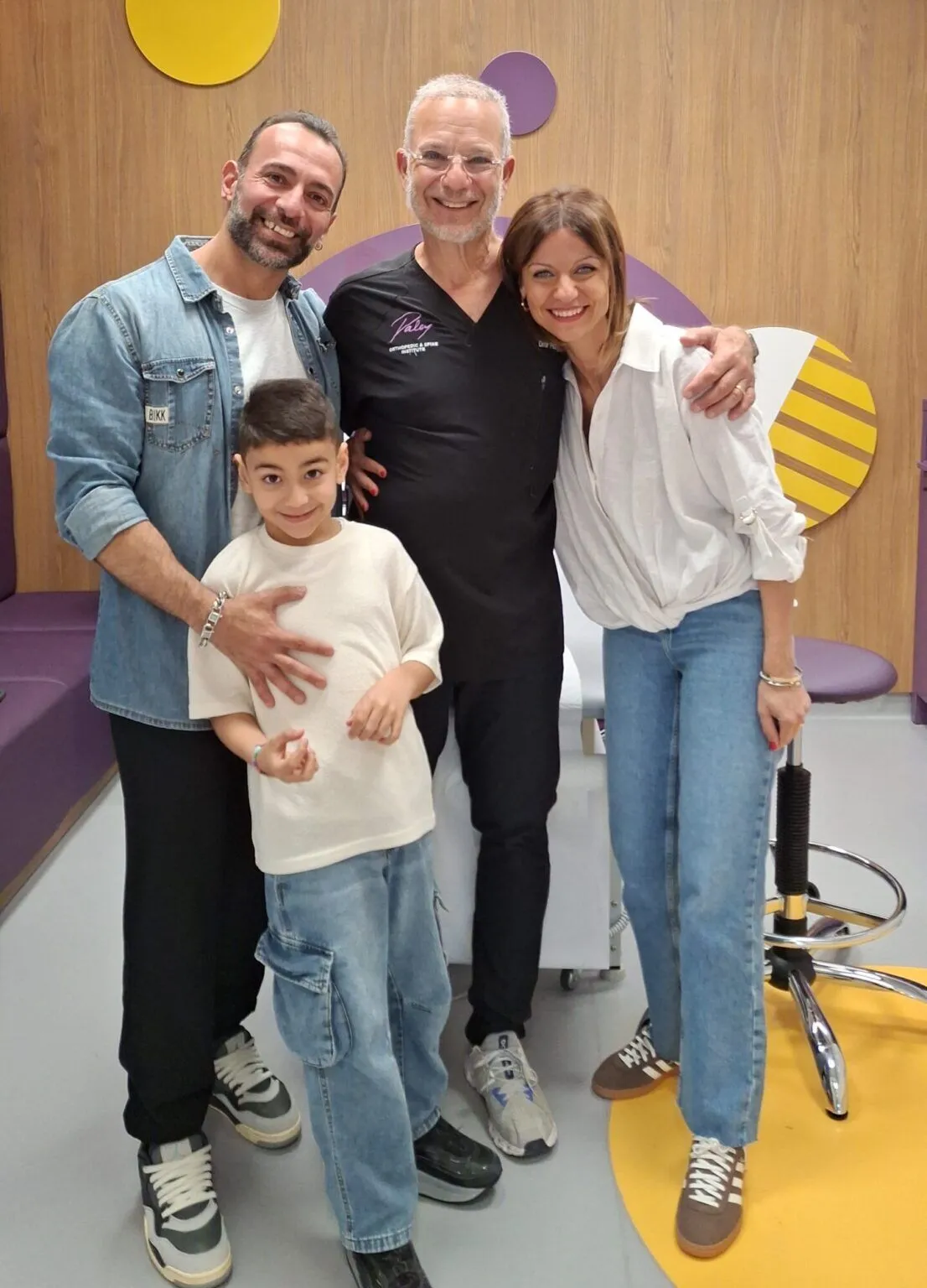 从绝望到重生：Paley医生与Paley研究院治愈我儿子感染的先天性胫骨假关节